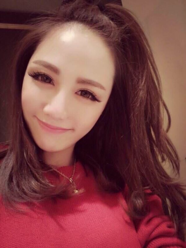 ps+sai把可爱美丽的红衣美女图片转成好看的手绘图片效果