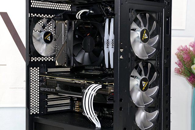 618抄底攒机好时节，i7 9700k+rtx2060s先马易大师机箱装机作业！