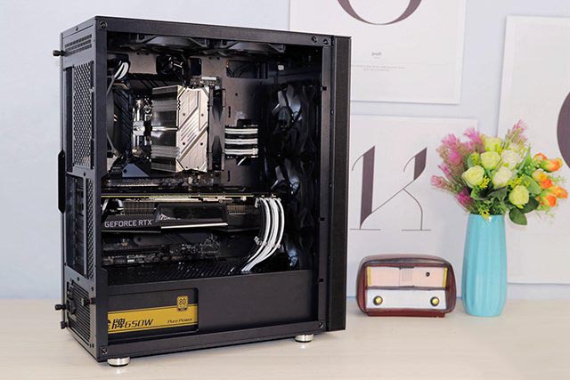 618抄底攒机好时节，i7 9700k+rtx2060s先马易大师机箱装机作业！