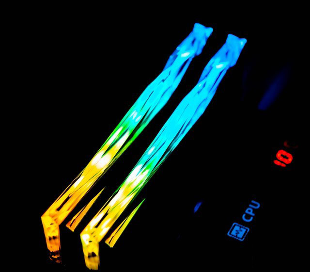 影驰星曜ddr4 3600 8gb内存评测：灯光闪闪 