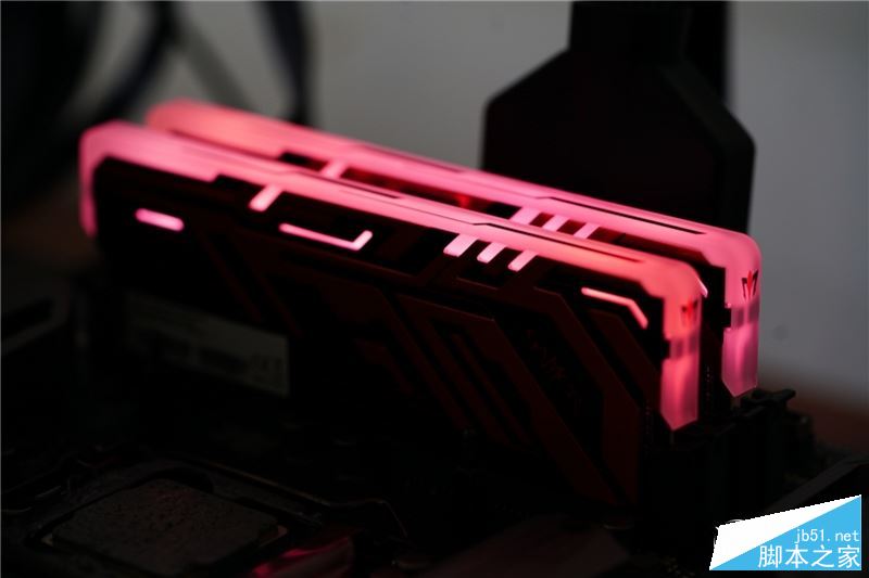 七彩rgb灯效!影驰gamer ii内存评测:稳定3000mhz