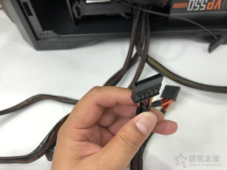 台式机械硬盘怎么安装？机械硬盘安装图解教程（sata固态可参考）