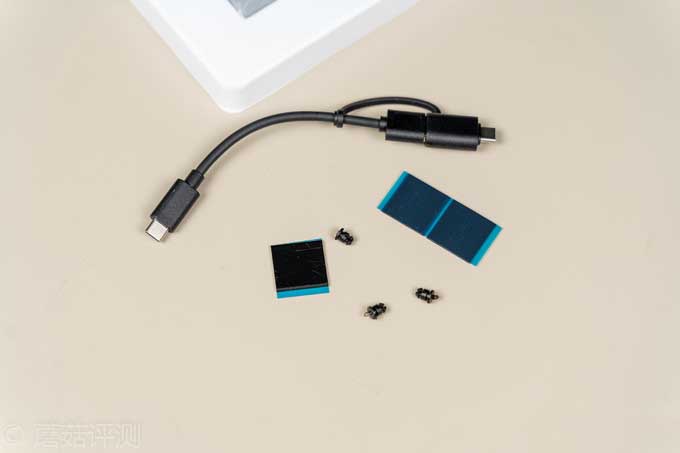 极致冷静,高速稳定、优越者 m.2硬盘盒s209a 评测