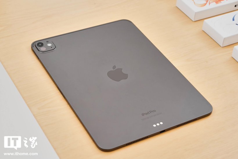 苹果产品设计师 molly anderson:ipad 背面未来可能会采用横向 logo