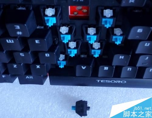 机械键盘更换背光led与机械轴的方法