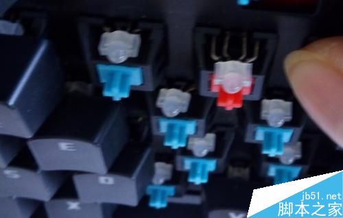 机械键盘更换背光led与机械轴的方法