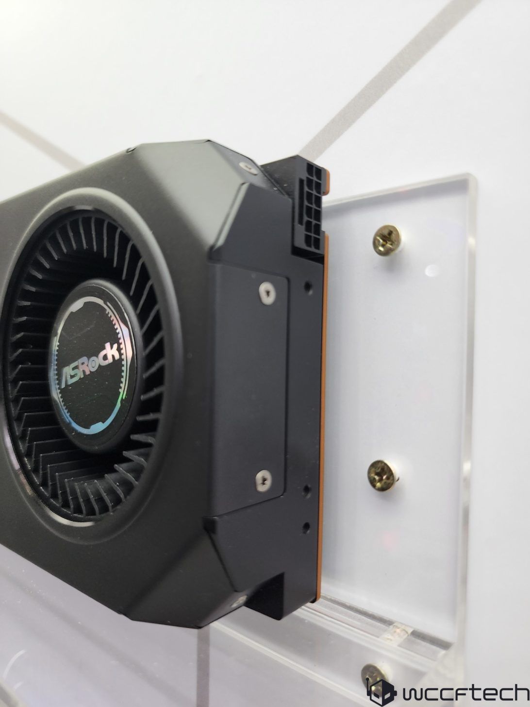 华擎新 rx 7900 xtx 显卡创造两个唯一:12v-2x6 供电接口、2.0 槽厚风冷