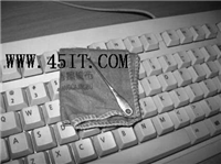 牙刷、毛笔齐上阵 看图学键盘鼠标清理与维护