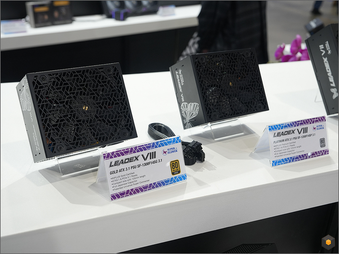 振华展出 leadex 1700w 钛金电源,推出全新 combat“战斗”系列 leadex viii 电源