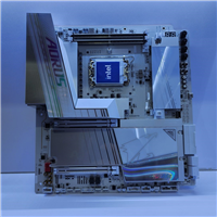 横置 CPU 插槽超频优化设计,技嘉展出下一代 Z AORUS TACHYON ICE 主板