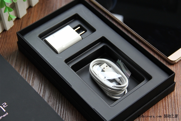 99.5%金属附体!华为全新8寸平板m2图赏