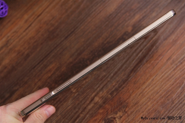 99.5%金属附体!华为全新8寸平板m2图赏