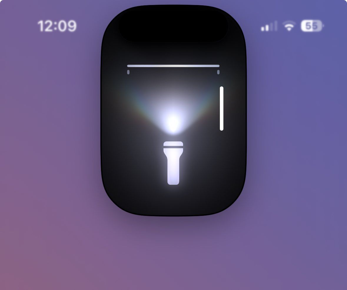 苹果独创,ios 18 手电筒新增滑块:可调整光线强度和半径
