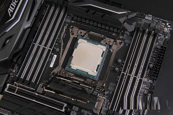 i9-7900x和tr-1950x哪个好 amd 1950x对比i9-7900x评测