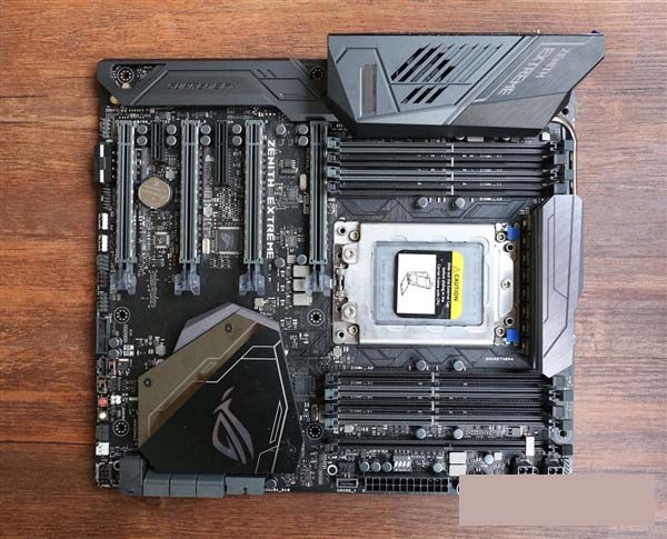 amd ryzen threadripper 1950x配什么显卡和主板好?