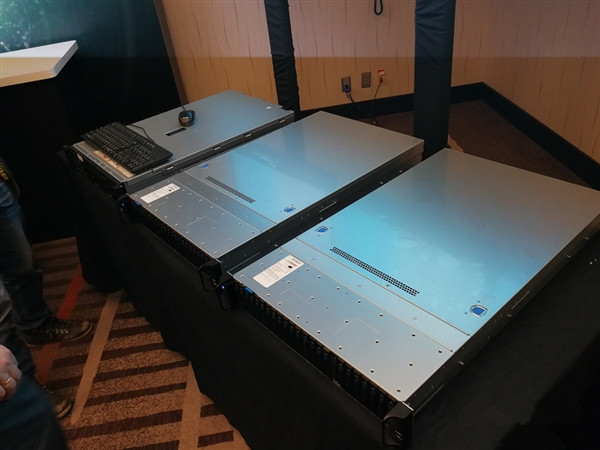 amd 32核心终极zen性能展示：完胜intel 22核心旗舰