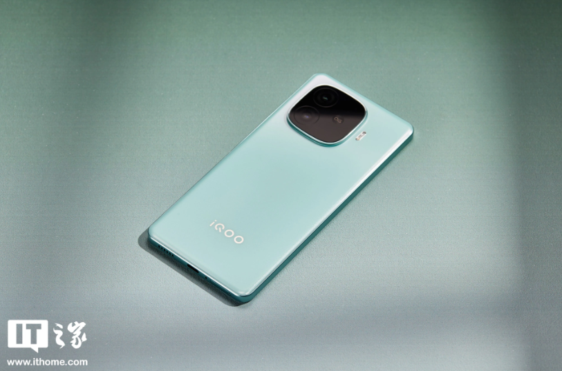 消息称 iqoo 新机搭载天玑 9300 + 处理器及 1.5k oled 直屏,预计为 z9 turbo+