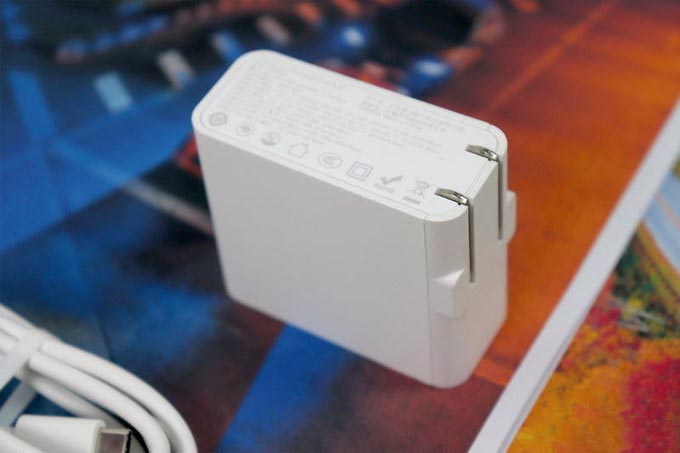 多送1根线，交个好朋友？omthing氮化镓2c1a 65w pd充电器体验