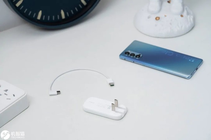 体积全球最小，兼容主流协议！oppo 50w饼干超闪充电器抢先体验