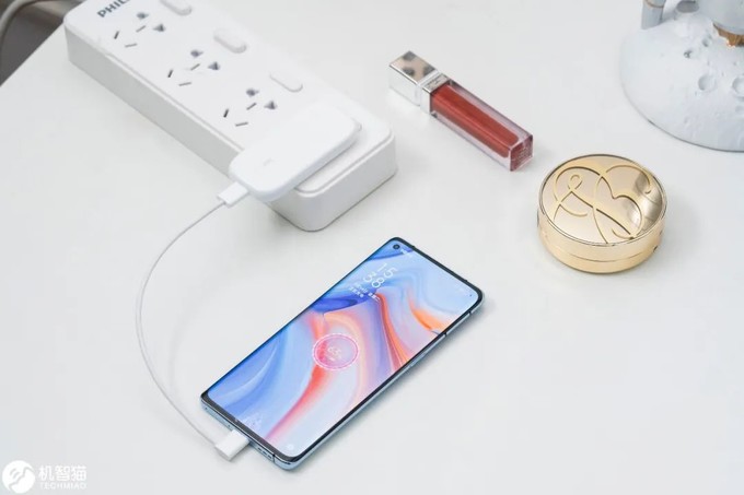 体积全球最小，兼容主流协议！oppo 50w饼干超闪充电器抢先体验
