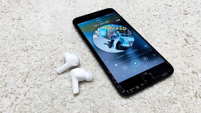 开盒即连，佩戴舒适。体验earbuds x1真无线蓝牙耳机