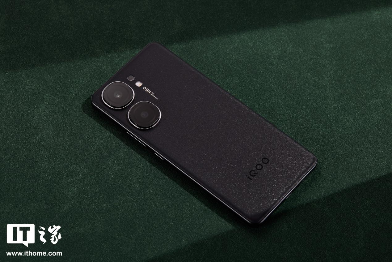 iqoo neo9s pro+ 手机维修备件价格公布:显示屏 720 元起,主板 2390 元起