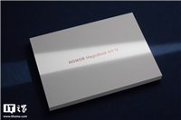【IT之家开箱】荣耀 MagicBook Art 14 图赏:极致轻薄圆润,磁吸摄像头“会隐身”