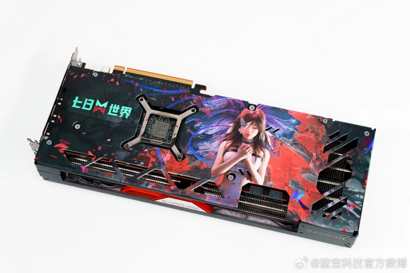 蓝宝石发布《七日世界》定制版 rx 7800 xt 显卡:三风扇散热、后续量产上线 显卡背面
