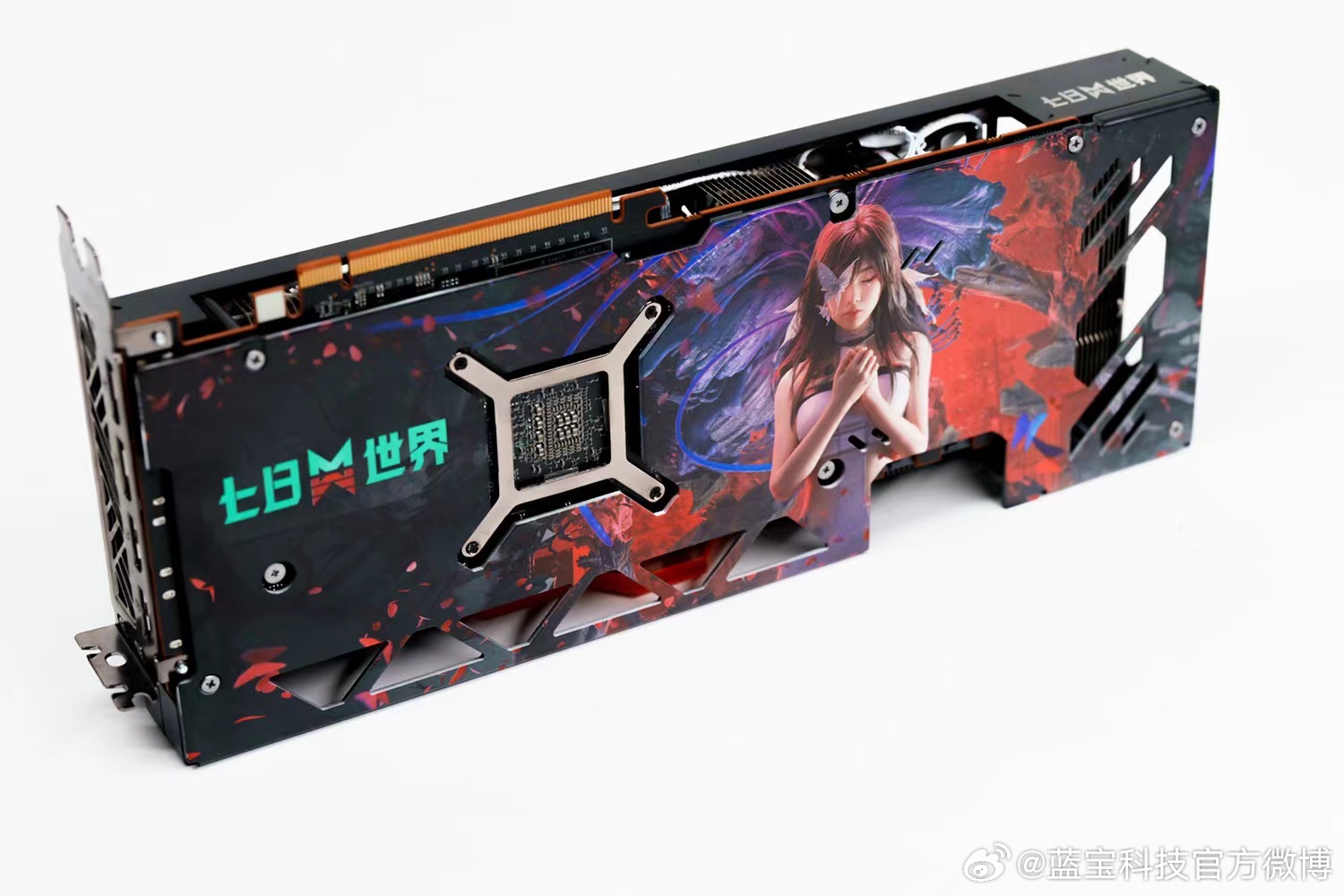蓝宝石发布《七日世界》定制版 rx 7800 xt 显卡:三风扇散热、后续量产上线 显卡斜角度