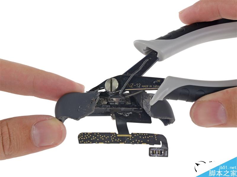 iphone 6s充电保护壳拆解：乔布斯死不瞑目！
