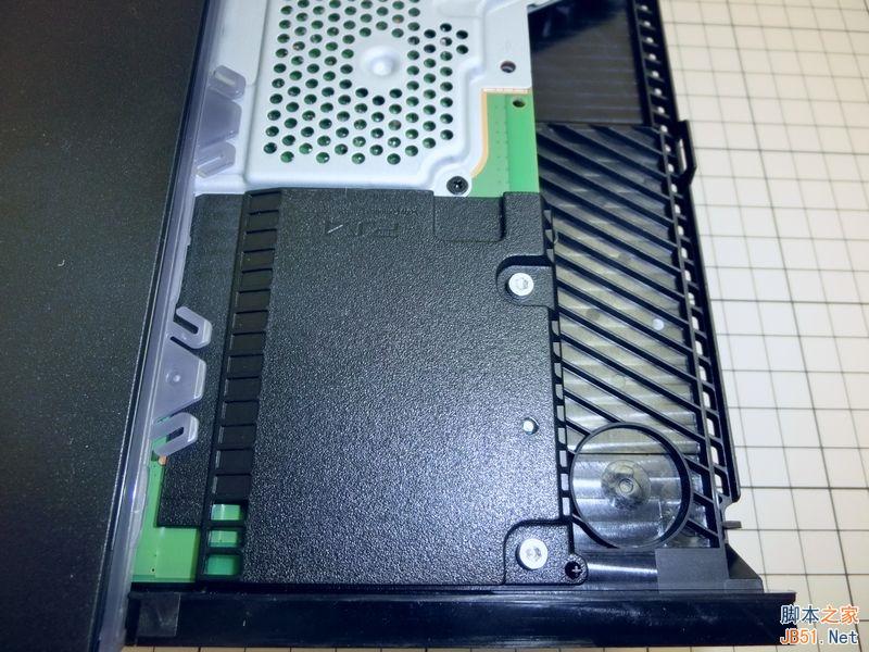 新版ps4完全拆解：偷工减料or工艺升级？