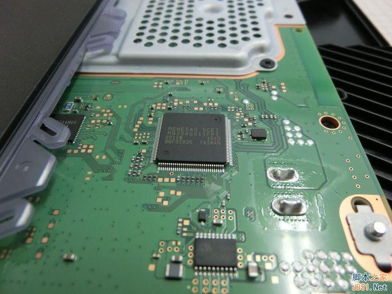 新版ps4完全拆解：偷工减料or工艺升级？