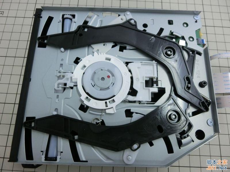新版ps4完全拆解：偷工减料or工艺升级？