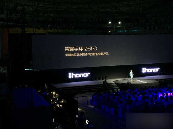 精美小圆屏!华为荣耀手环zero发布