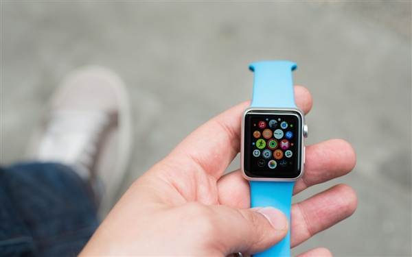 为什么苹果当初没让应用直接跑在apple watch上？
