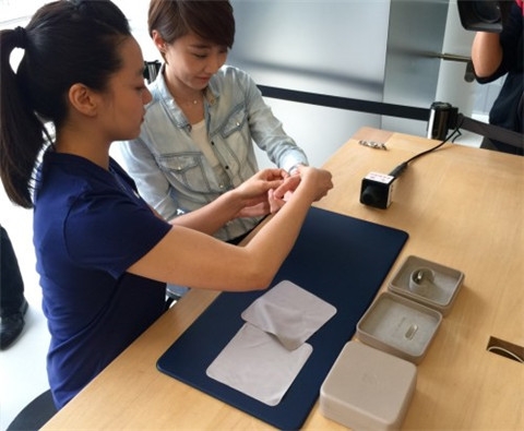 apple watch今起预定，苹果表试戴现场体验