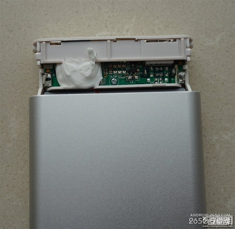 华为13000mah电源拆解、实测:168元值得吗?