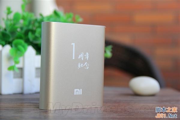 10400mah土豪金：小米移动电源纪念版图赏