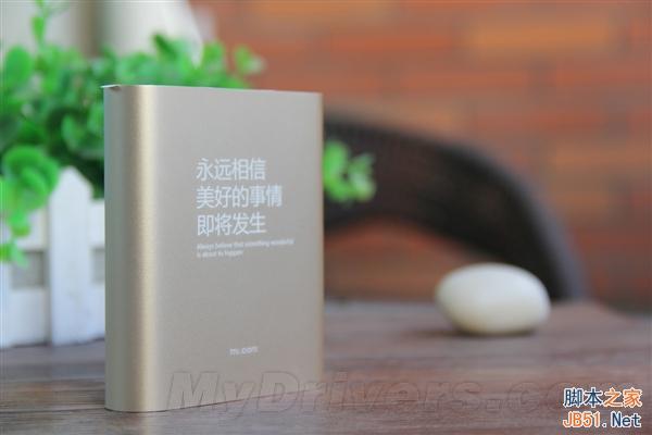 10400mah土豪金：小米移动电源纪念版图赏