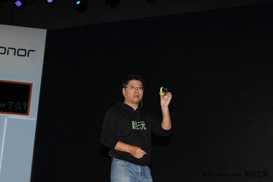 399元!华为畅玩手环炫酷亮相