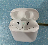 一对AirPods耳机怎么连接两台iphone?